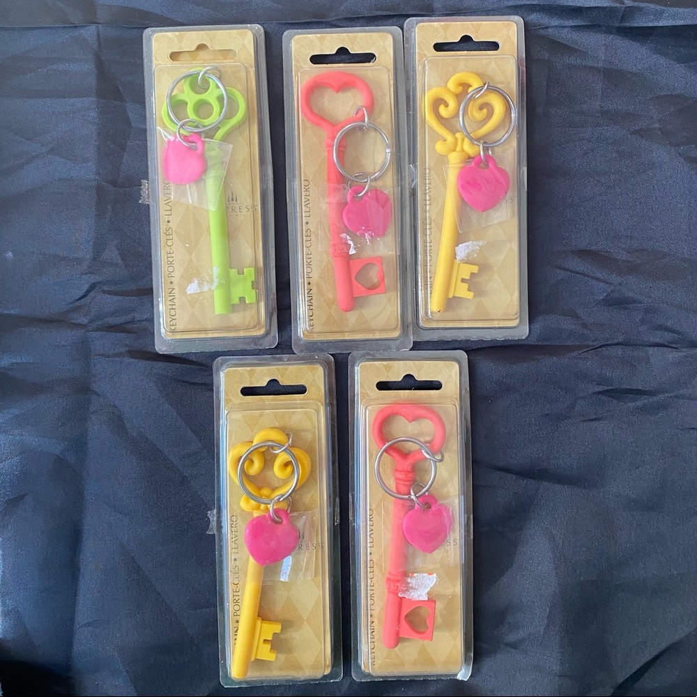 5 Keychains (key & heart) - Picture 2 of 2